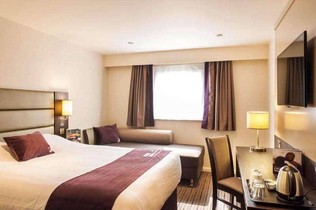 Premier Inn London Croydon West - Purley A23 Bagian luar foto